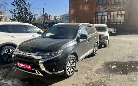 Mitsubishi Outlander III рестайлинг 3, 2020 год, 3 800 000 рублей, 1 фотография