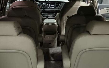 KIA Carnival III, 2018 год, 3 050 000 рублей, 17 фотография