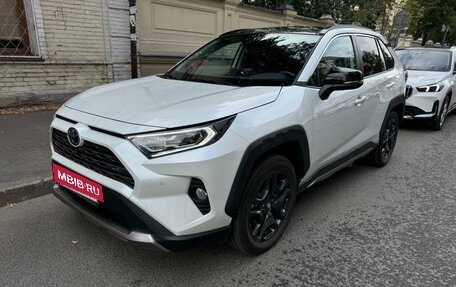 Toyota RAV4, 2022 год, 4 500 000 рублей, 4 фотография