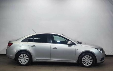 Chevrolet Cruze II, 2010 год, 750 000 рублей, 4 фотография