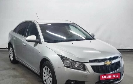 Chevrolet Cruze II, 2010 год, 750 000 рублей, 3 фотография