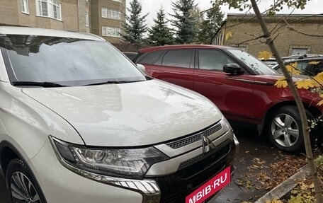 Mitsubishi Outlander III рестайлинг 3, 2019 год, 2 050 000 рублей, 2 фотография