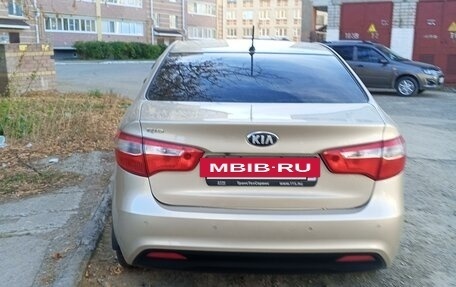 KIA Rio III рестайлинг, 2013 год, 900 000 рублей, 2 фотография