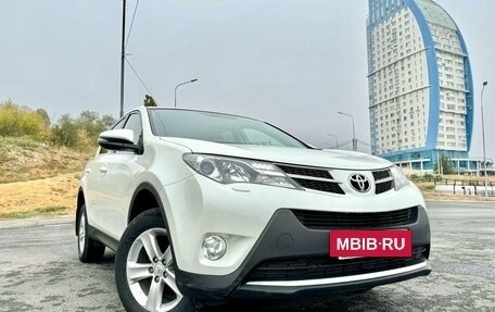 Toyota RAV4, 2013 год, 2 000 000 рублей, 2 фотография