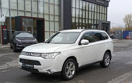 Mitsubishi Outlander III рестайлинг 3, 2013 год, 1 509 200 рублей, 1 фотография