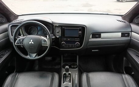 Mitsubishi Outlander III рестайлинг 3, 2013 год, 1 509 200 рублей, 14 фотография