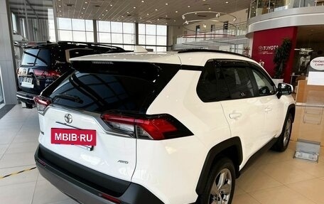 Toyota RAV4, 2024 год, 4 550 000 рублей, 4 фотография