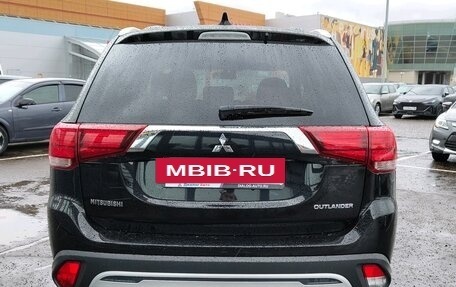 Mitsubishi Outlander III рестайлинг 3, 2018 год, 2 651 000 рублей, 3 фотография