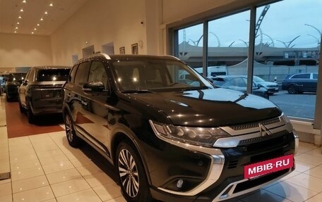 Mitsubishi Outlander III рестайлинг 3, 2021 год, 3 197 000 рублей, 3 фотография