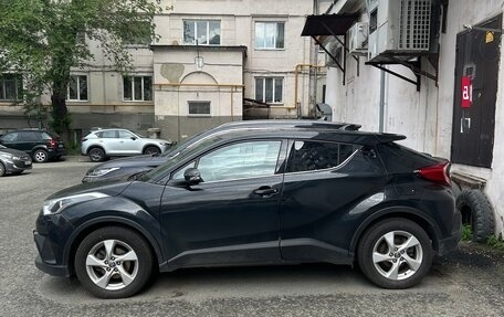 Toyota C-HR I рестайлинг, 2018 год, 2 300 000 рублей, 4 фотография