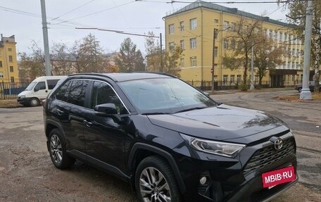 Toyota RAV4, 2021 год, 3 900 000 рублей, 3 фотография