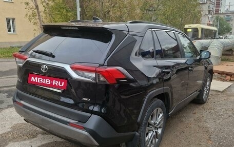 Toyota RAV4, 2021 год, 3 900 000 рублей, 4 фотография