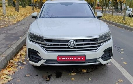 Volkswagen Touareg III, 2019 год, 5 800 000 рублей, 1 фотография