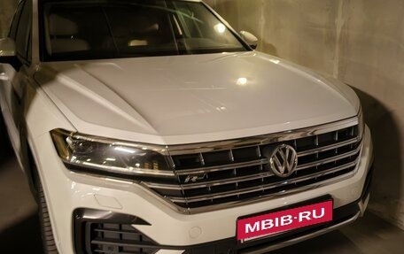 Volkswagen Touareg III, 2019 год, 5 800 000 рублей, 2 фотография