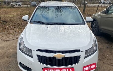 Chevrolet Cruze II, 2012 год, 800 000 рублей, 3 фотография