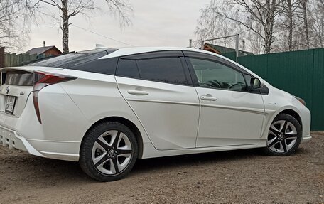 Toyota Prius IV XW50, 2016 год, 1 850 000 рублей, 2 фотография