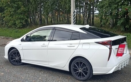 Toyota Prius IV XW50, 2016 год, 1 850 000 рублей, 3 фотография