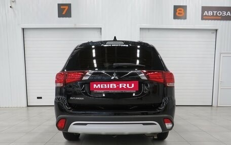 Mitsubishi Outlander III рестайлинг 3, 2020 год, 2 360 000 рублей, 4 фотография