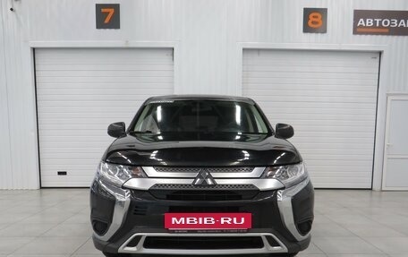 Mitsubishi Outlander III рестайлинг 3, 2020 год, 2 360 000 рублей, 8 фотография