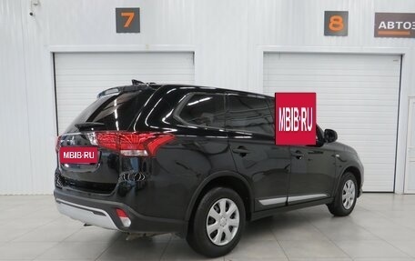 Mitsubishi Outlander III рестайлинг 3, 2020 год, 2 360 000 рублей, 3 фотография