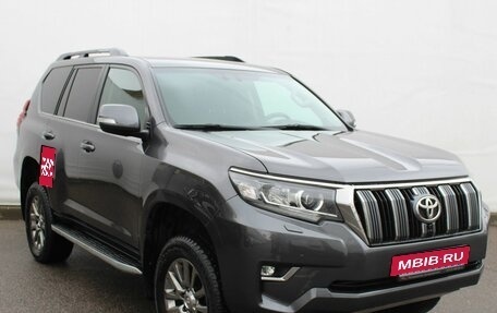 Toyota Land Cruiser Prado 150 рестайлинг 2, 2019 год, 5 250 000 рублей, 3 фотография