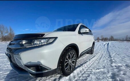 Mitsubishi Outlander III рестайлинг 3, 2015 год, 2 300 000 рублей, 1 фотография