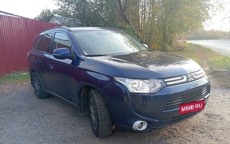 Mitsubishi Outlander III рестайлинг 3, 2013 год, 1 300 000 рублей, 1 фотография