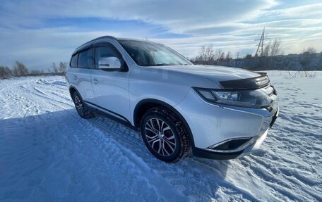 Mitsubishi Outlander III рестайлинг 3, 2015 год, 2 300 000 рублей, 2 фотография