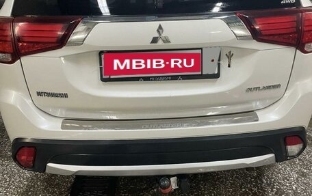 Mitsubishi Outlander III рестайлинг 3, 2015 год, 2 300 000 рублей, 5 фотография