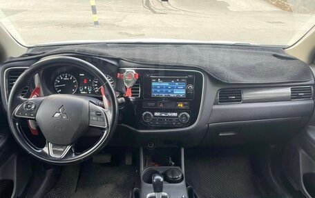 Mitsubishi Outlander III рестайлинг 3, 2015 год, 2 300 000 рублей, 7 фотография