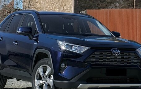 Toyota RAV4, 2020 год, 2 500 000 рублей, 2 фотография