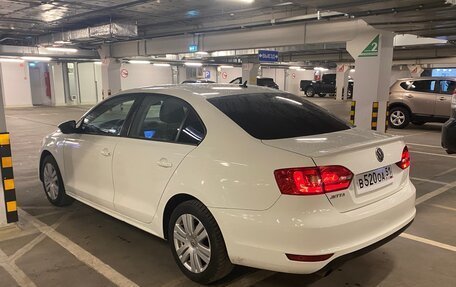 Volkswagen Jetta VI, 2013 год, 1 120 000 рублей, 2 фотография