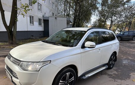 Mitsubishi Outlander III рестайлинг 3, 2013 год, 1 300 000 рублей, 11 фотография