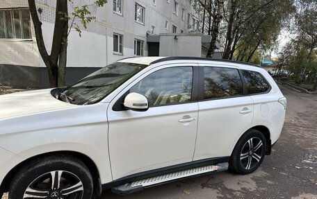 Mitsubishi Outlander III рестайлинг 3, 2013 год, 1 300 000 рублей, 10 фотография