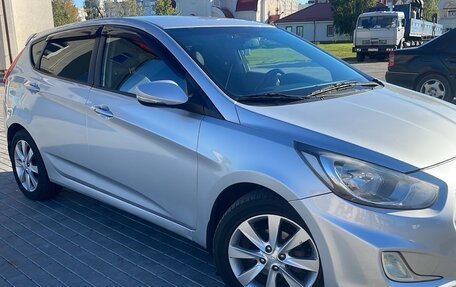 Hyundai Solaris II рестайлинг, 2012 год, 880 000 рублей, 2 фотография