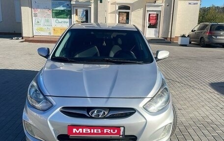 Hyundai Solaris II рестайлинг, 2012 год, 880 000 рублей, 3 фотография