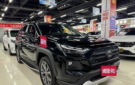 Toyota RAV4, 2023 год, 3 830 000 рублей, 2 фотография