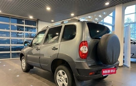 Chevrolet Niva I рестайлинг, 2017 год, 1 024 000 рублей, 5 фотография