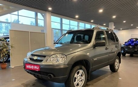 Chevrolet Niva I рестайлинг, 2017 год, 1 024 000 рублей, 7 фотография