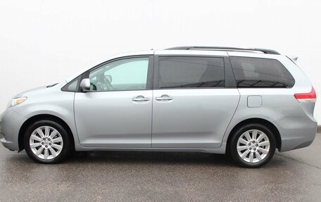 Toyota Sienna III, 2011 год, 2 150 000 рублей, 8 фотография