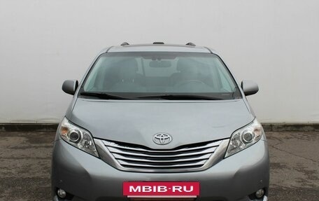 Toyota Sienna III, 2011 год, 2 150 000 рублей, 2 фотография