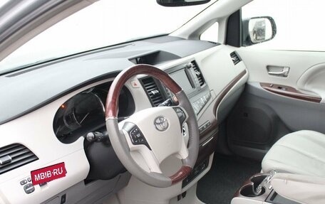 Toyota Sienna III, 2011 год, 2 150 000 рублей, 16 фотография