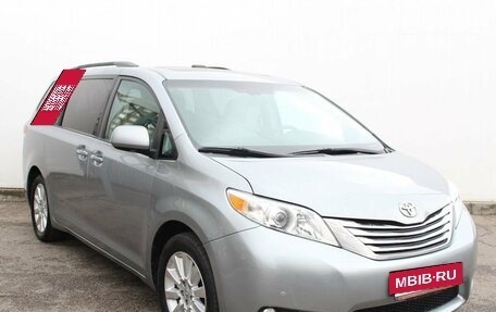 Toyota Sienna III, 2011 год, 2 150 000 рублей, 3 фотография