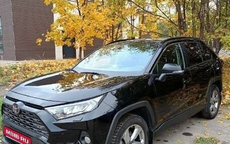 Toyota RAV4, 2019 год, 3 150 000 рублей, 4 фотография