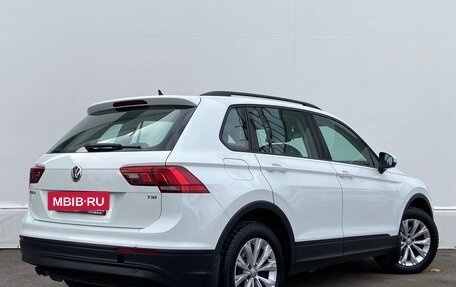 Volkswagen Tiguan II, 2017 год, 1 997 800 рублей, 2 фотография