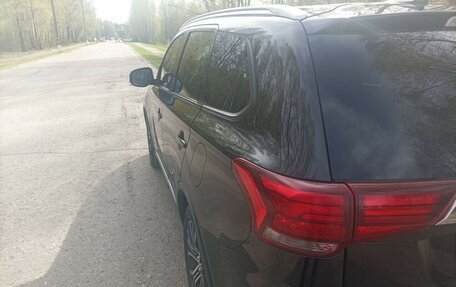 Mitsubishi Outlander III рестайлинг 3, 2017 год, 2 250 000 рублей, 6 фотография