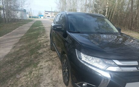 Mitsubishi Outlander III рестайлинг 3, 2017 год, 2 250 000 рублей, 4 фотография