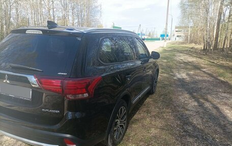 Mitsubishi Outlander III рестайлинг 3, 2017 год, 2 250 000 рублей, 12 фотография