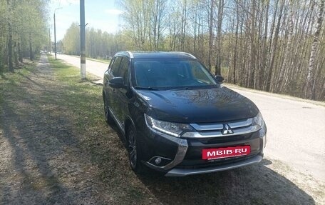 Mitsubishi Outlander III рестайлинг 3, 2017 год, 2 250 000 рублей, 3 фотография