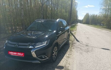 Mitsubishi Outlander III рестайлинг 3, 2017 год, 2 250 000 рублей, 10 фотография